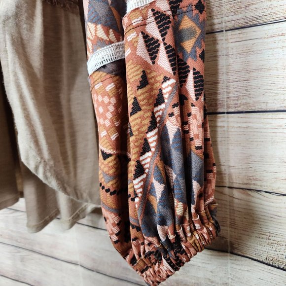 Gimmicks by BKE Brown and Cream Tunic Top - Picture 8 of 16